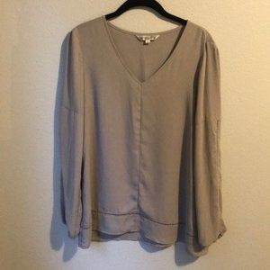 ⭐️DE collection grey dressy blouse